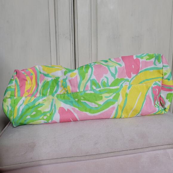 Lilly Pulitzer for Estee Lauder Beach Strawberry Banana Tote Bag - Picture 4 of 14